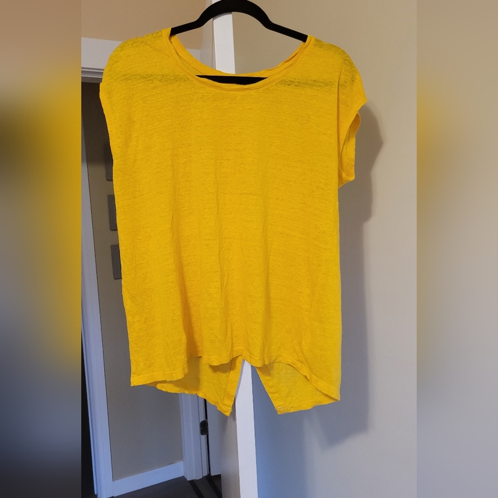 Tahari Tshirt